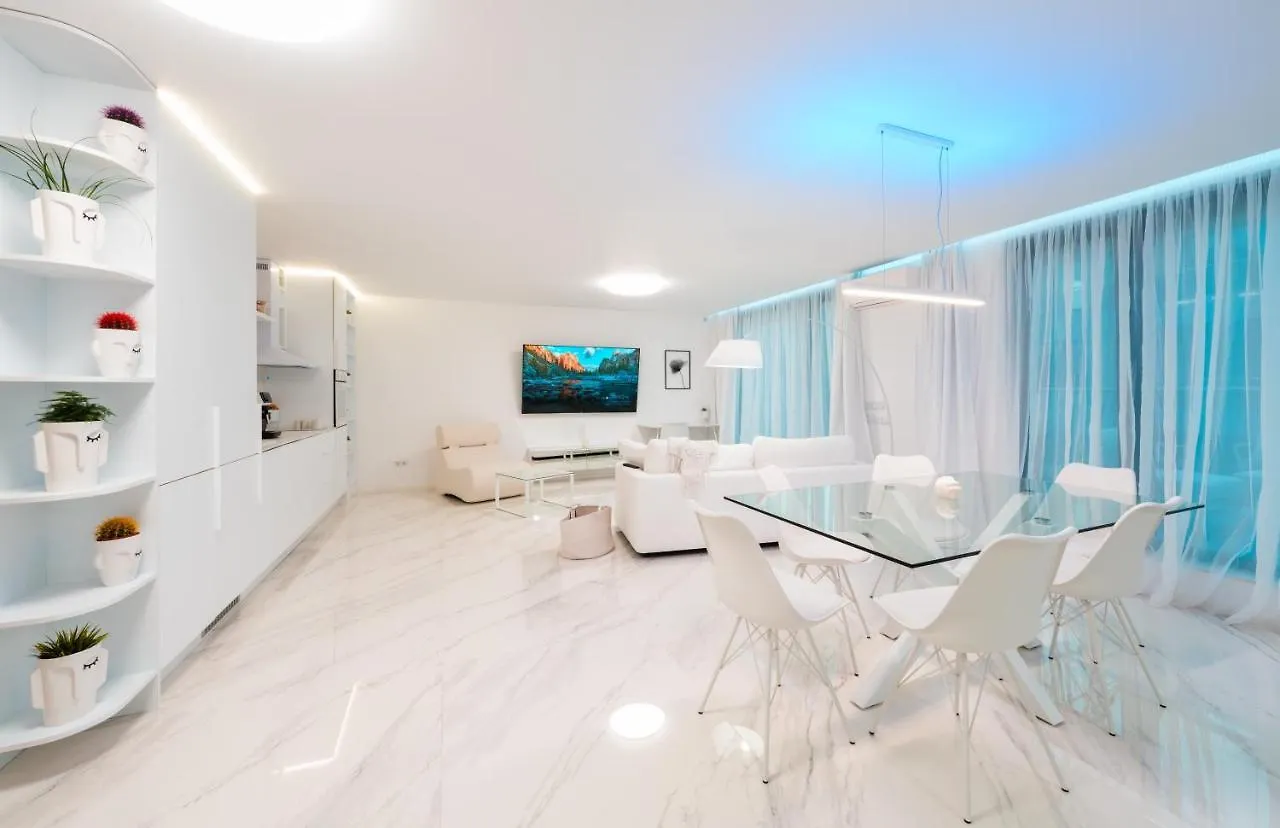Emirates White Sensation Apartment Sofia